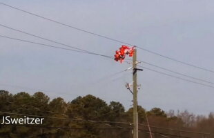 VIDEO E uimitor ce se întâmplă când nişte baloane ajung la firele electrice