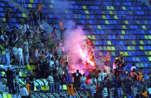 FOTO Incidente în galeria portugheză! Ultrașii lui Sporting au aruncat cu o torță în steliști » Poliția i-a mutat pe fani