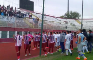 VIDEO Tensiuni după AFC Rapid - Academia Rapid 0-3 » Fanii au chemat ambele echipe la raport: "Nu trebuia să intrați pe teren!"