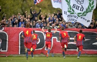  VIDEO + FOTO Sărbătoare pe Intrarea Vrabiei » CSA Steaua câștigă și urcă din nou pe prima poziție a clasamentului! Spectator-surpriză la meci