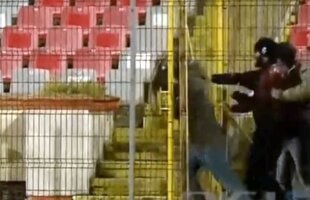 VIDEO + FOTO Premiul "proștii stadioanelor" » Imagini incredibile: cum au dat huliganii lui Dinamo cu picioarele într-o ușă care se deschidea invers :D
