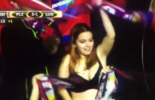 VIDEO+FOTO Moment savuros la Plzen » O fană a renunţat la haine după golul favoriţilor şi a rămas în sutien!