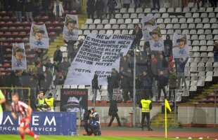 FOTO Dinamoviștii au început războiul cu Negoiță » Mesajul afișat la meciul cu CFR