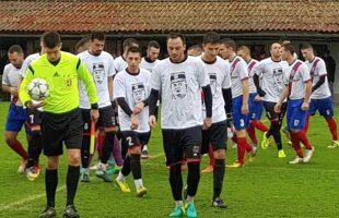 FOTO Scandal de proporții în Serbia după ce jucătorii unei echipe au intrat în teren cu tricouri de susținere pentru "Măcelarul din Balcani" » Dinamoviștii au comis-o încă din 2011