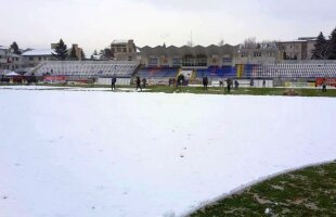 EXCLUSIV FOTO Ce o așteaptă pe FCSB la Botoșani! A plouat toată noaptea, dimineață a început să ningă: cum arată suprafața de joc 