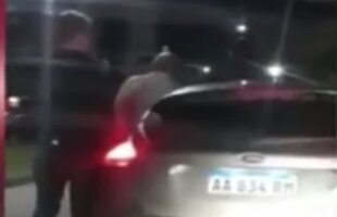 VIDEO Scandal de Crăciun! Antrenorul lui Messi a fost oprit cu greu să nu bată un polițist: ”Jigodie”