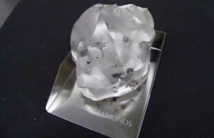 A fost descoperit unul dintre cele mai mari diamante din lume