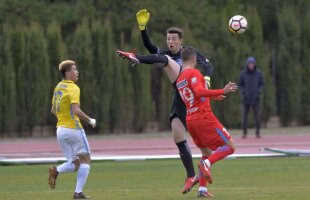 VIDEO Doi jucători de la FCSB s-au făcut de râs în amicalul cu chinezii » Jucătorul adus de MM și favoritul lui Becali au făcut o gafă de amatori