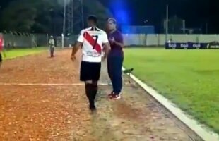 VIDEO Scene halucinante în fotbalul profesionist » A sărit să-și bată antrenorul după ce a fost schimbat: "Fiu de c**ă"