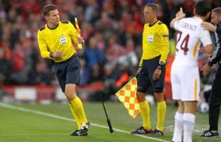 LIVERPOOL - AS ROMA // Probleme, băieți? Ce au pățit arbitrii în startul meciului de pe Anfield Road