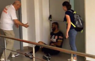 EXCLUSIV VIDEO Momente șocante în Sala Dinamo! S-a accidentat grav și a fost dus de urgență la Floreasca » Diagnosticul doctorului de pe ambulanță