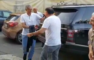 ROMÂNIA - FINLANDA // VIDEO+FOTO Mourinho e în România » Secvențe amuzante la sosirea la Ploiești: cine i-a sărit de gât + declarațiile marelui antrenor