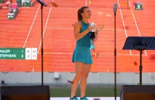 SIMONA HALEP PE ARENA NAȚIONALĂ // Halep a prezentat trofeul pe Arena Națională, în fața a 15.000 de fani: "Sunt mai emoționată ca la Roland Garros" » Firea, huiduită copios în timpul discursului