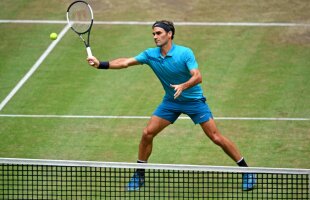 Roger Federer continuă să scrie istorie »  S-a calificat într-o nouă finală și are șansa să câștige al 99-lea titlu al carierei