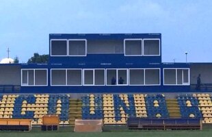 FOTO Continuă lucrările la un stadion din Liga 1! Echipa speră să poată juca acolo! S-a montat tribuna VIP 