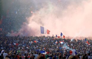 VIDEO+FOTO Imagini INCREDIBILE din Paris » Cum au sărbătorit sutele de mii de fani câștigarea Campionatului Mondial