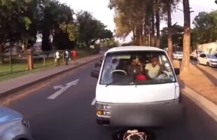 VIDEO S-a băgat pe contrasens pentru a evita o coadă de mașini: reacția șoferilor și a poliției