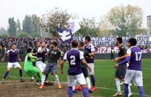 FOTO + VIDEO Suporterii au învins » ASU Politehnica a câştigat "derby-ul" cu ACS Poli » Banner-ul ironic afișat de fanii lui ASU Poli