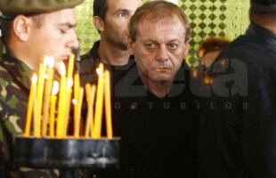 GALERIE FOTO Octombrie negru: luna în care ne părăsesc geniile » 11 ani de la moartea lui Dobrin! 20 de imagini răvășitoare: Balaci, Păunescu, Ștefan Iordache, Dinică, Nae Manea la căpătâiul "Gâscanului"