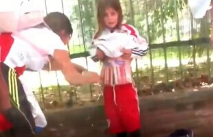 RIVER PLATE - BOCA JUNIORS // VIDEO ȘOCANT! O mamă inconștientă, fană River, și-a ”blindat” fetița cu torțe!