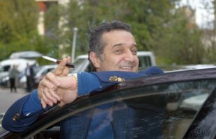 Gigi Becali față-n față cu tehnologia: „Am vorbit cu un călugăr și i-am zis să-și închidă WhatsApp-ul. Vreau să-mi iau telefon cu butoane”