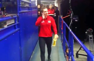 ROMÂNIA - CEHIA, FED CUP // VIDEO Simona Halep, surprinsă la ieșirea de pe tunelul arenei din Ostrava de fanii români