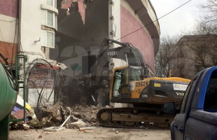 DEMOLARE GIULEȘTI // GALERIE FOTO & VIDEO Ziduri găurite! Buldozerele au intrat azi în forță în peluza dinspre teatru