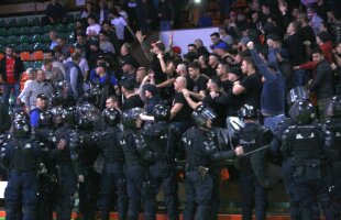 STEAUA - DINAMO 26-25 // VIDEO + FOTO Steaua e în finala Cupei României, după un final nebun contra lui Dinamo » Incidente șocante înainte de meci: ultrașii s-au bătut cu jandarmii, galeriile au fost evacuate