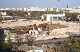 FOTO Stadionul Rapid, 90% pus la pământ! „Oficiala” a fost demolată în 60 de minute și a mai rămas în picioare doar o parte dintr-o peluză