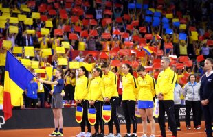 SIMONA HALEP - KRISTINA MLADENOVIC // GALERIE FOTO Franța - România, duel tare și în tribune » Scenografiile afișate la startul semifinalei FED Cup
