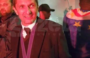 RĂZVAN LUCESCU, CAMPION ÎN GRECIA // VIDEO EXCLUSIV Imagini senzaționale din autocarul cu care PAOK Salonic a defilat! Reacție EXCLUSIVĂ a lui Răzvan Lucescu