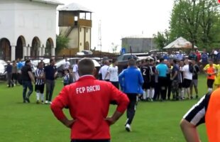 VIDEO Scene dure pe un stadion din România, chiar în Sâmbăta Mare: arbitrul a fost luat la bătaie după o decizie controversată