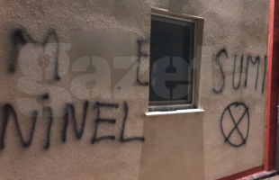 EXCLUSIV Cad capete! Gigi Becali i-a dat afară, după ce fanii FCSB-ului au intrat în cantonamentul din Berceni și au scris pe pereți mesaje anti-Șumudică: „Ne pare rău”