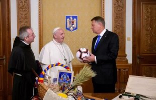 FOTO Gică Hagi și Ivan Patzaichin au trimis cadouri pentru Papa Francisc » Ce i-au dăruit Suveranului Pontif