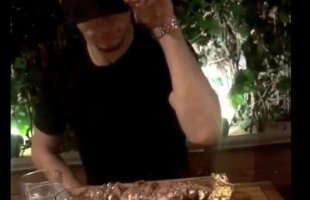 VIDEO Denis Drăguș a fost la celebrul restaurant Nusr-Et » A postat pe Instagram imagini cu „Salt Bae” și cu friptura poleită cu aur