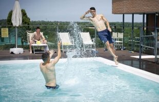 GALERIE FOTO Vremea relaxării » Titularii lui Mirel Rădoi s-au destins din nou la piscină! Imagini de colecție cu „actorii” care au „răpus” Anglia