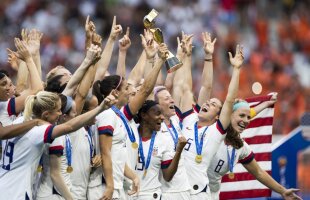 SUA - OLANDA 2-0 // VIDEO Americancele s-au dezlănțuit la vestiare! Au sărbătorit titlul mondial cu șampanie, bere, muzică și dansuri provocatoare!