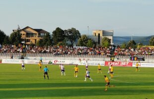LIGA 2 // VIDEO FC Argeș - Ripensia Timișoara 1-2 » Nicolae Dică debutează cu stângul pe banca argeșenilor + Două cartonașe roșii după fluierul de final
