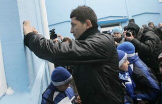 FOTO // Jucătorii Ştiinţei au împărţit daruri şi autografe juniorilor