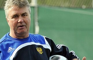 Hiddink şi-a dat acordul să o preia pe Juve şi ar putea-o conduce la primul joc din 2010!