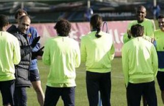 Guardiola, primit cu aplauze la antrenament