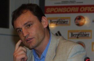 Anton Doboş: "Citesc poveşti nemuritoare, m-am simţit groaznic cînd am atins mingea"