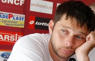 Copos l-a felicitat pe Bozovici pentru că a băut bere în timpul meciului