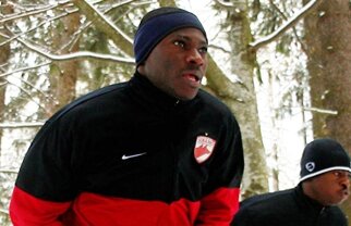 N'Doye a primit anticipat două rate ale contractului pentru a semna prelungirea