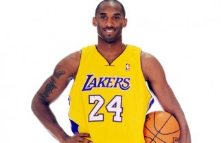 "Monştrii" KObe Bryant şi LeBron James conduc topul vînzărilor de tricouri în NBA!