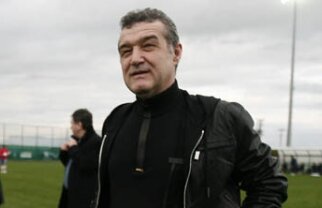 Gigi Becali: "Nu mă mai încurc, dau cît cer pe Tall şi Parpas ca să-i iau"