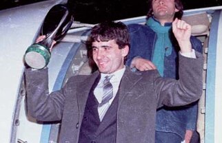 Vezi ce urări i-au adresat lui Hagi conducerile cluburilor Steaua, Farul şi Sportul cu ocazia zilei sale aniversare!