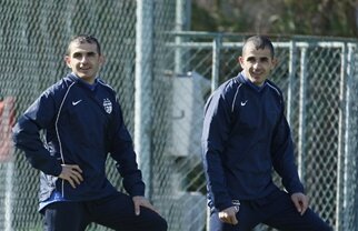 Gazeta vă prezintă fraţii Karamian, altfel decît îi ştiţi