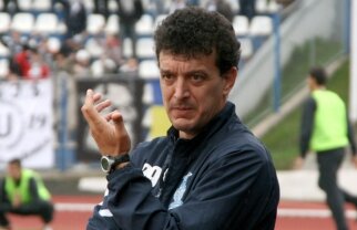 Artimon face antrenamente cu 11 jucători de câmp