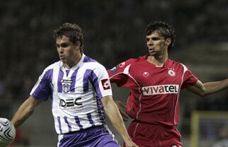 Ziariştii bulgari îl laudă pe fundaşul Craiovei, Valentin Iliev: "Mult mai bun decît Jelev"